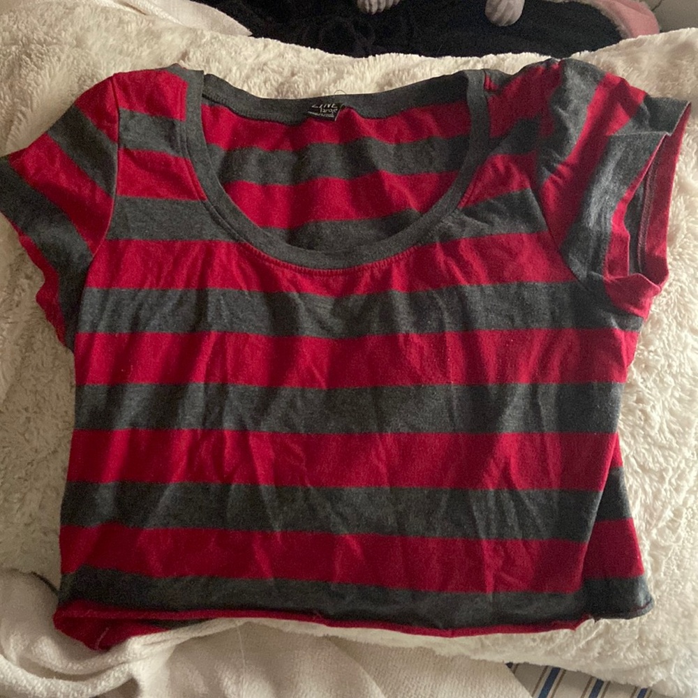 large red and grey zine crop top